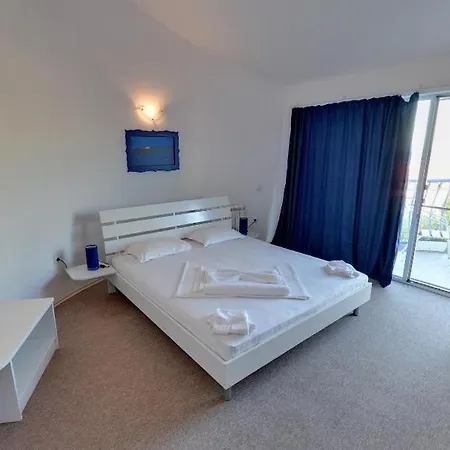 Family Four Seasons 2*